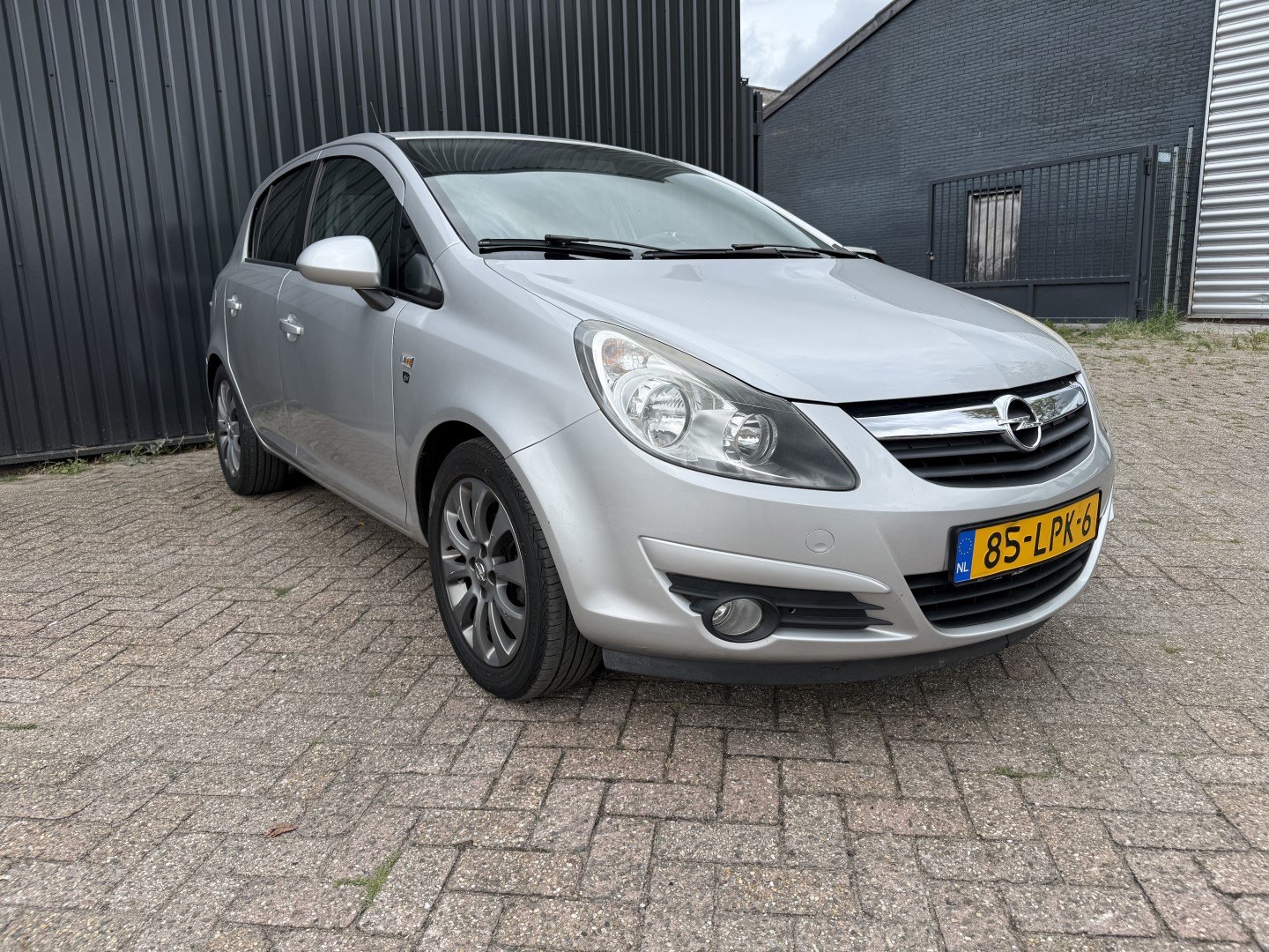 Opel Corsa 1.2-16V '111' Edition 3