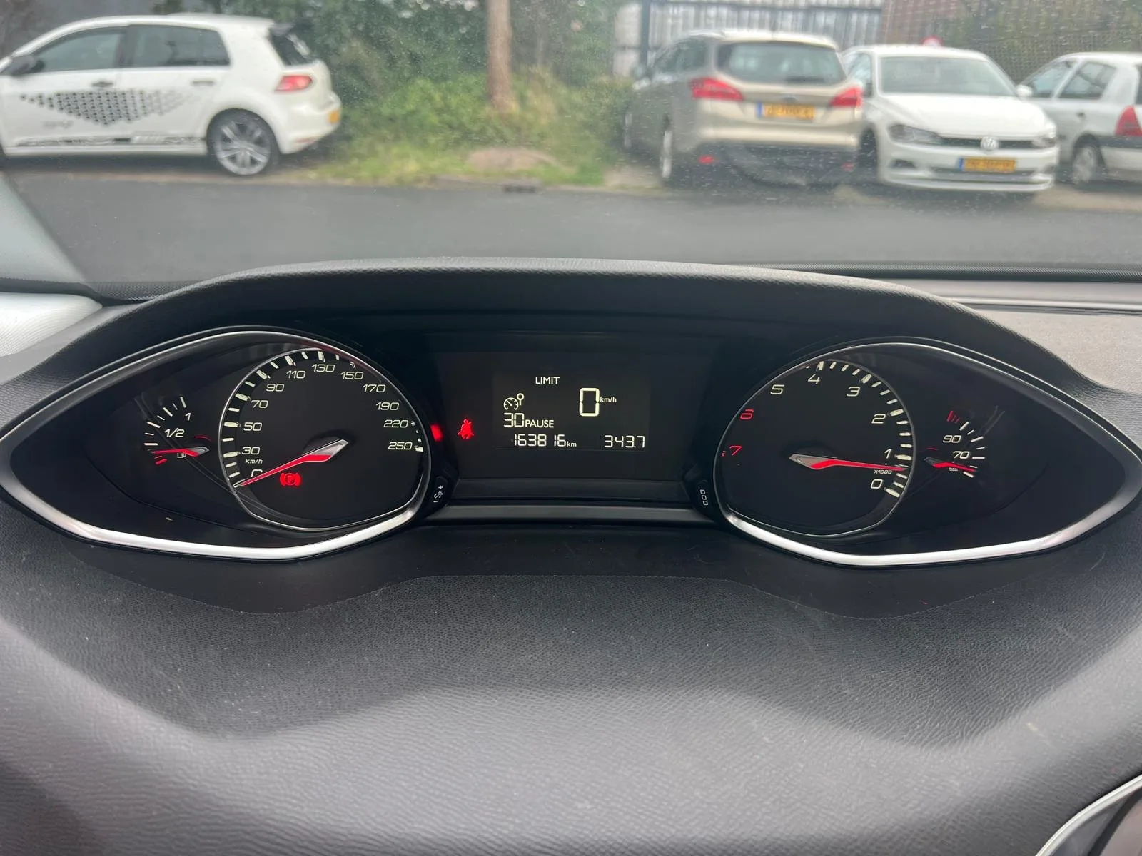 Peugeot 308 13