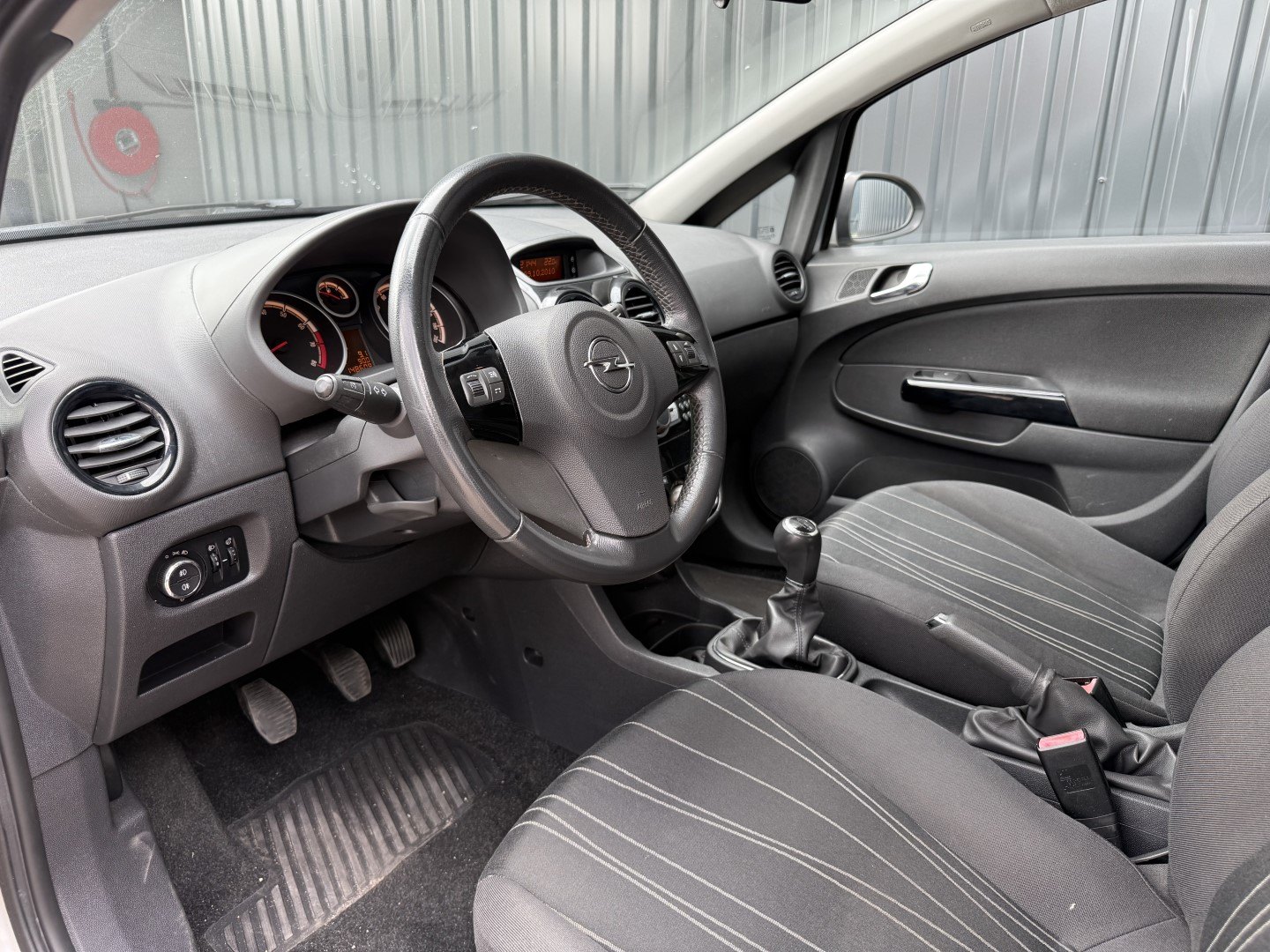 Opel Corsa 1.2-16V '111' Edition 5