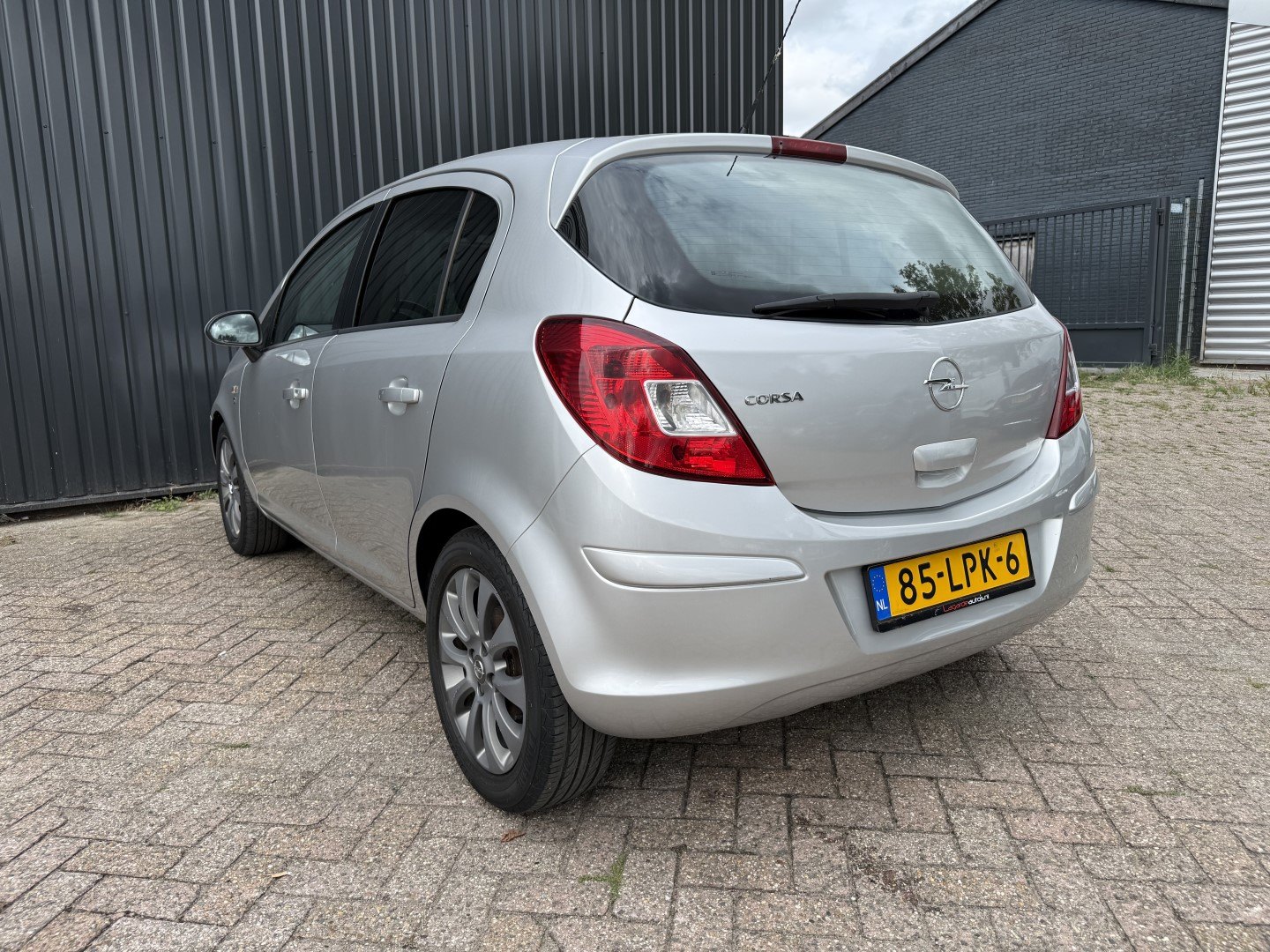Opel Corsa 1.2-16V '111' Edition 11
