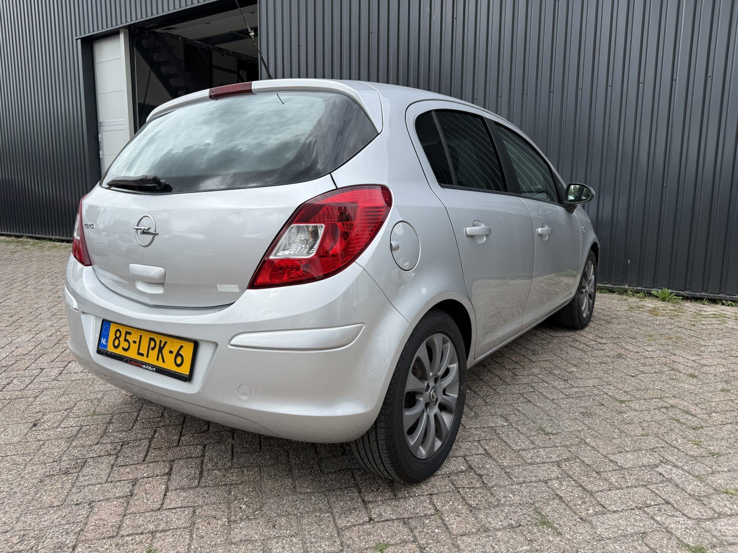 Opel Corsa 1.2-16V '111' Edition 10