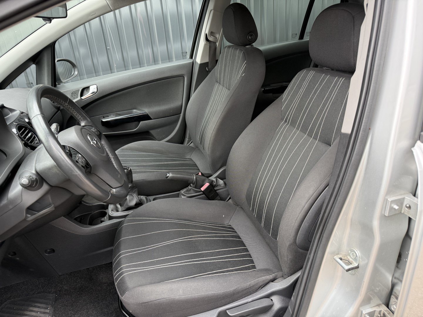 Opel Corsa 1.2-16V '111' Edition 6
