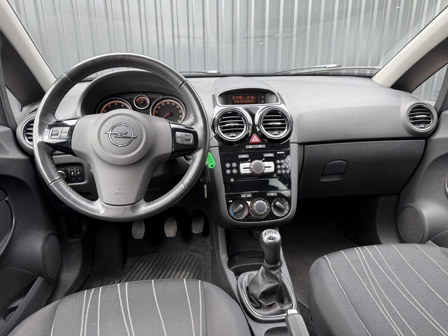 Opel Corsa 1.2-16V '111' Edition 12