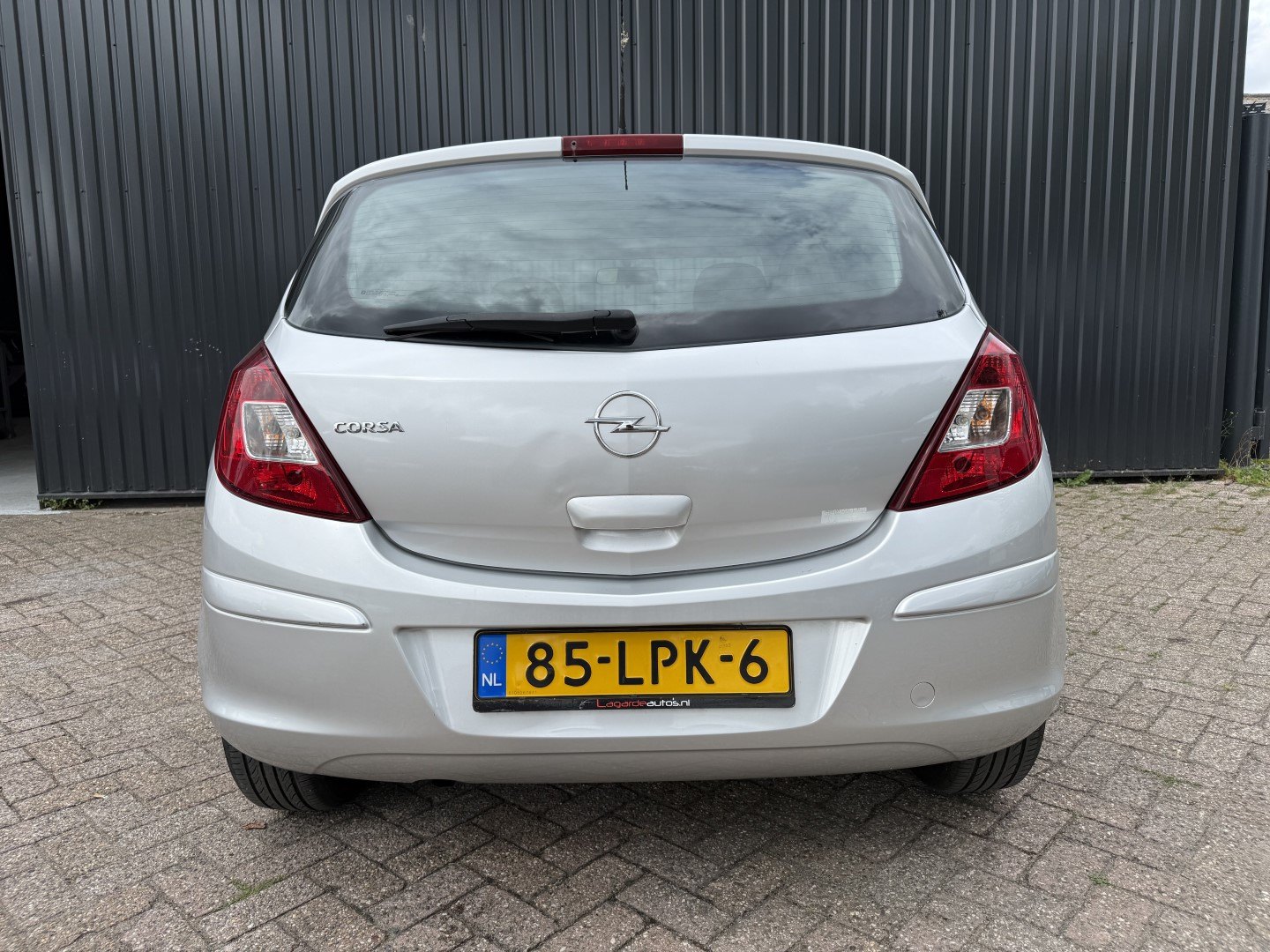Opel Corsa 1.2-16V '111' Edition 9